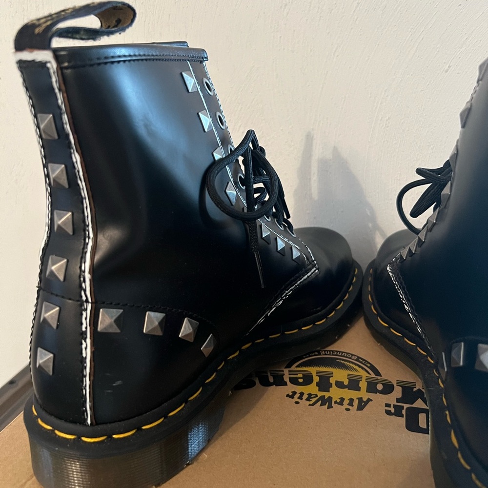 Excellent Condition Dr. Martens with box - Picture 5 of 8